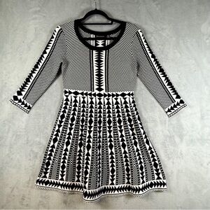 Nina Leonard Dress Size Small Monochrome Geometric Knit